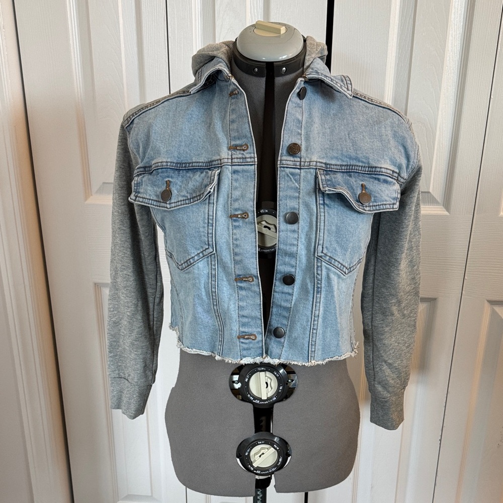 Treasure & Bond Hooded Women's Cropped Denim Jacket